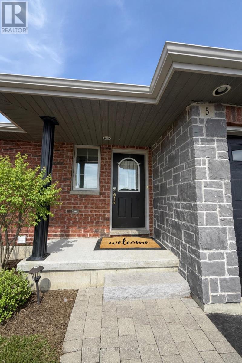 5 Mcintosh Crescent W, Quinte West, Ontario  K8V 0G1 - Photo 2 - X12953514