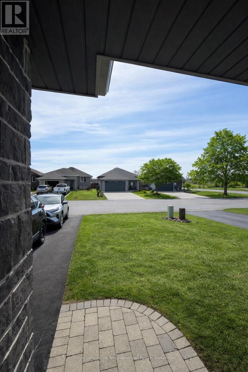 5 Mcintosh Crescent W, Quinte West, Ontario  K8V 0G1 - Photo 3 - X12953514