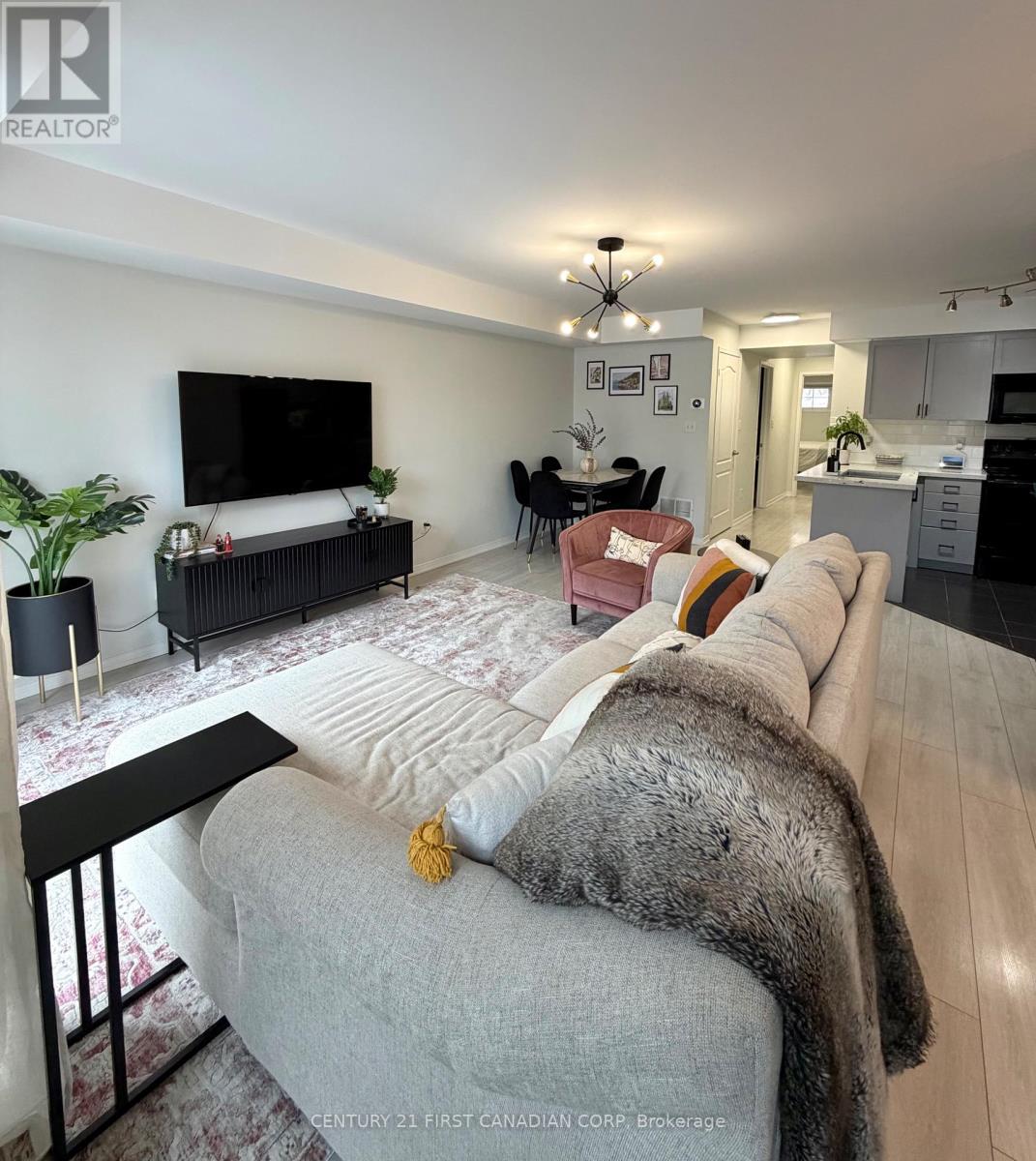 2 - 35 Hays Boulevard, Oakville, Ontario  L6H 0J1 - Photo 3 - W12953502