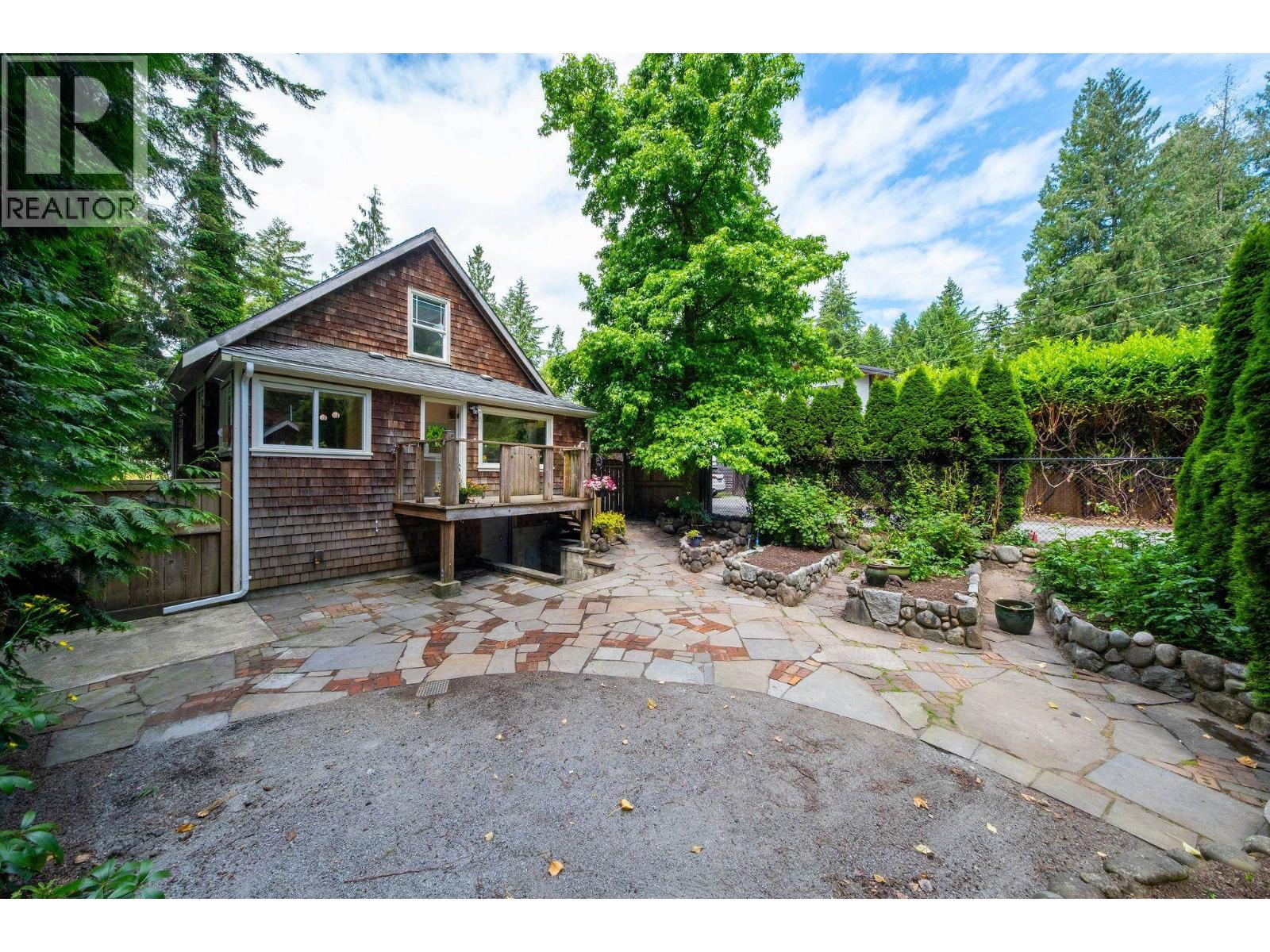 1075 Gladwin Drive, North Vancouver, British Columbia  V7R 1A1 - Photo 27 - R3072274