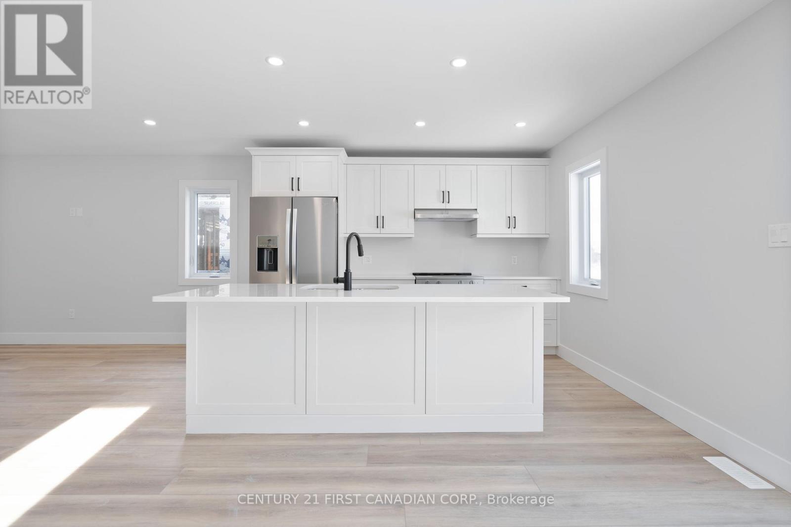 29 Sheldabren Street, North Middlesex, Ontario  N0M 1A0 - Photo 14 - X12953558