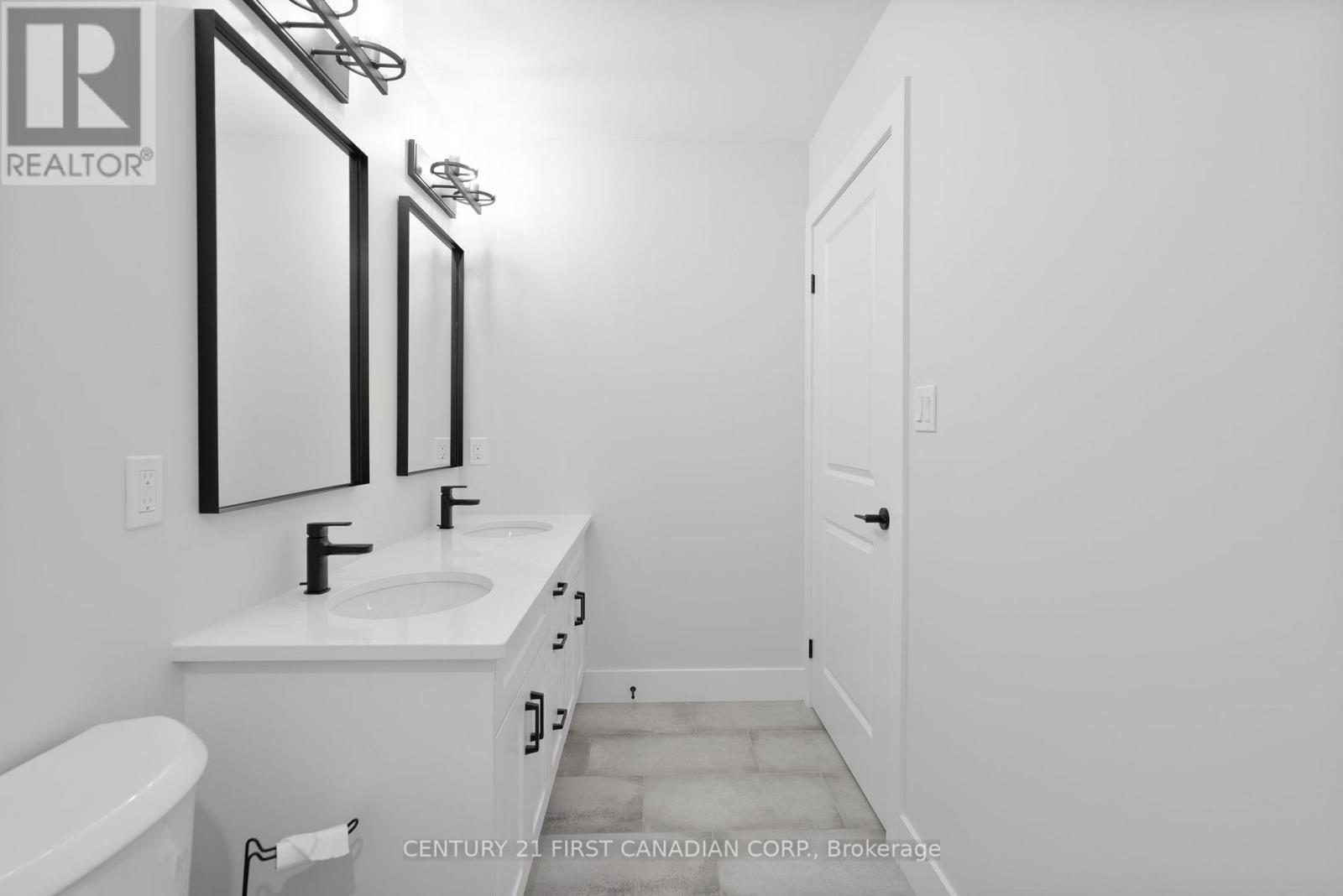 29 Sheldabren Street, North Middlesex, Ontario  N0M 1A0 - Photo 23 - X12953558