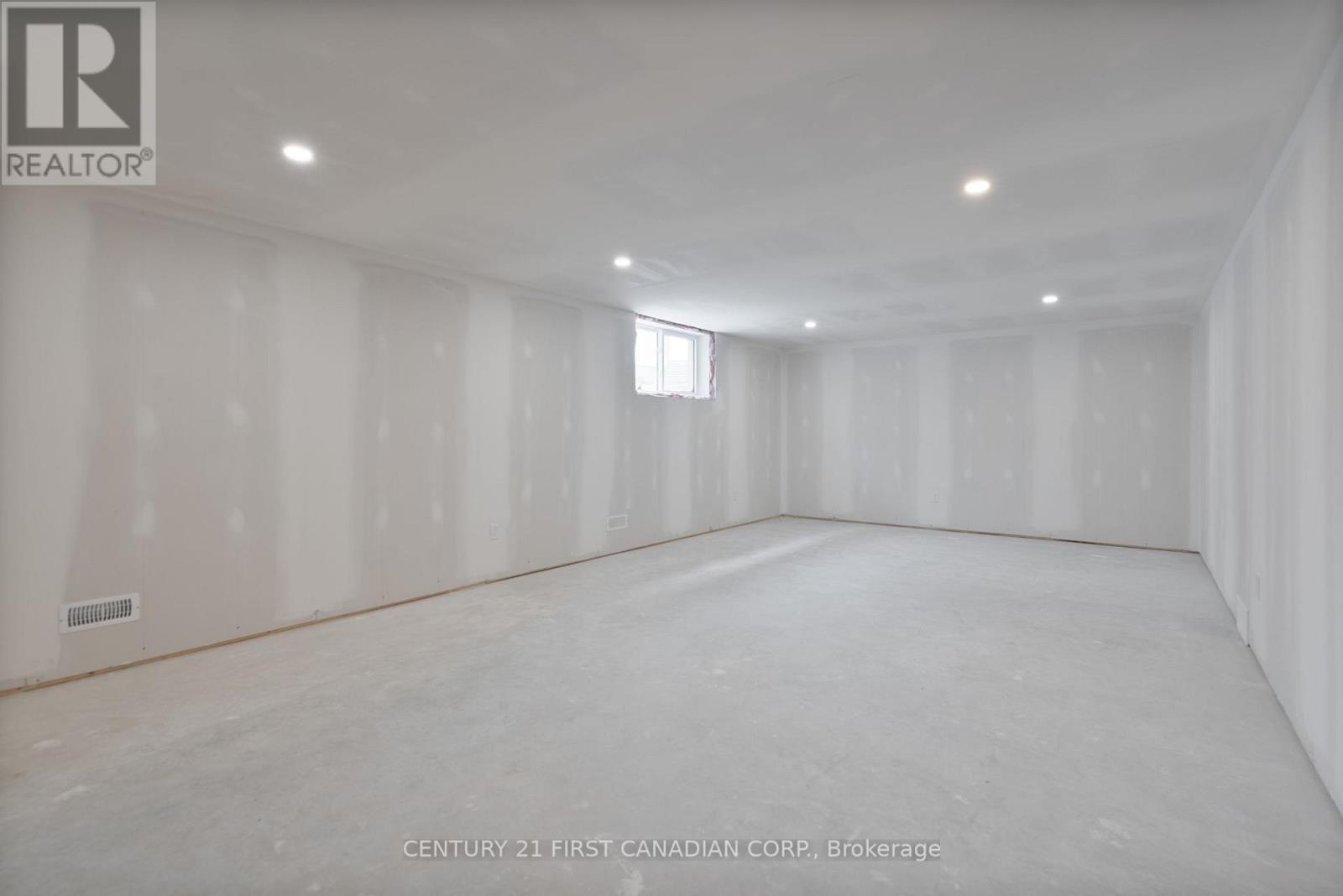 29 Sheldabren Street, North Middlesex, Ontario  N0M 1A0 - Photo 26 - X12953558