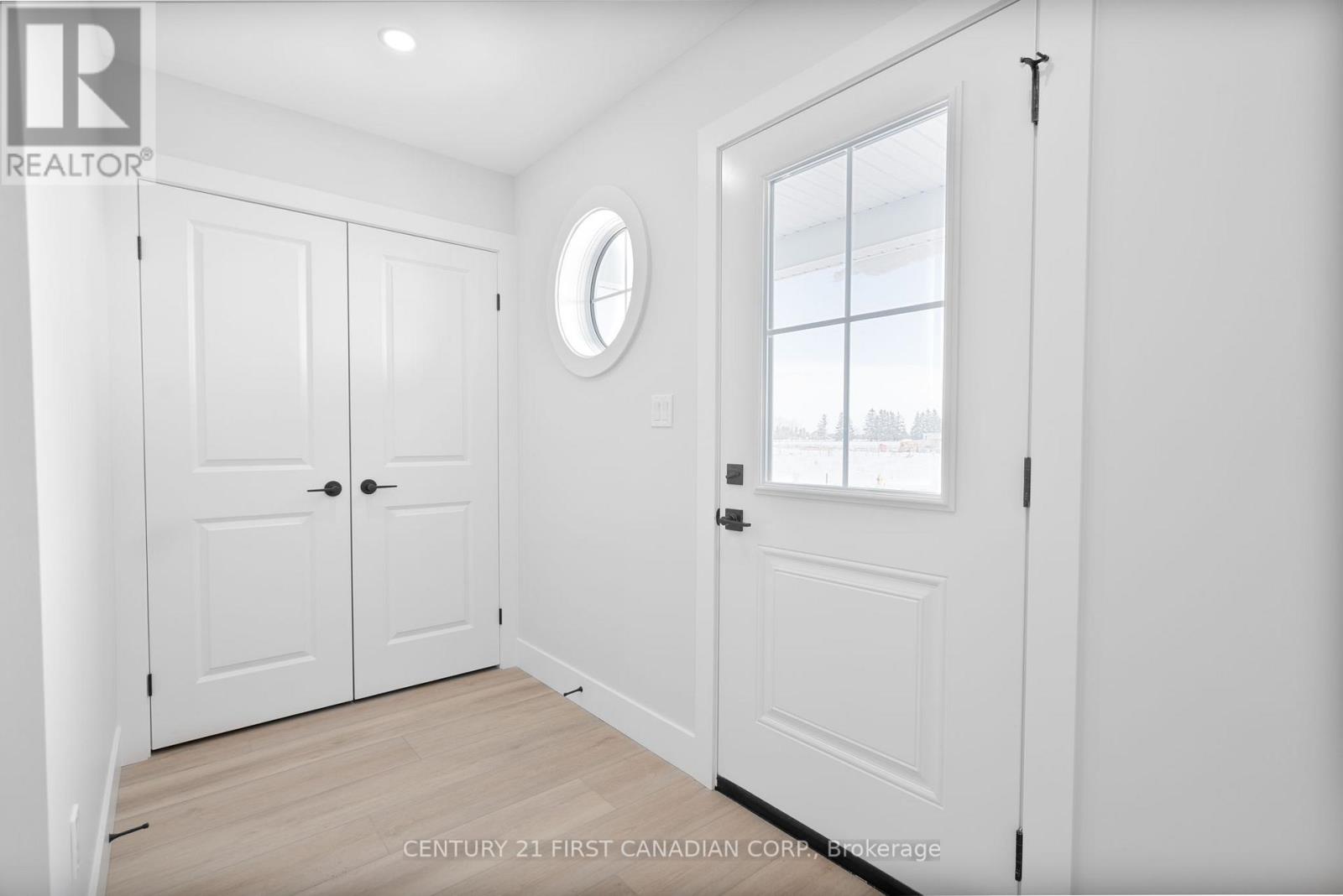 29 Sheldabren Street, North Middlesex, Ontario  N0M 1A0 - Photo 4 - X12953558