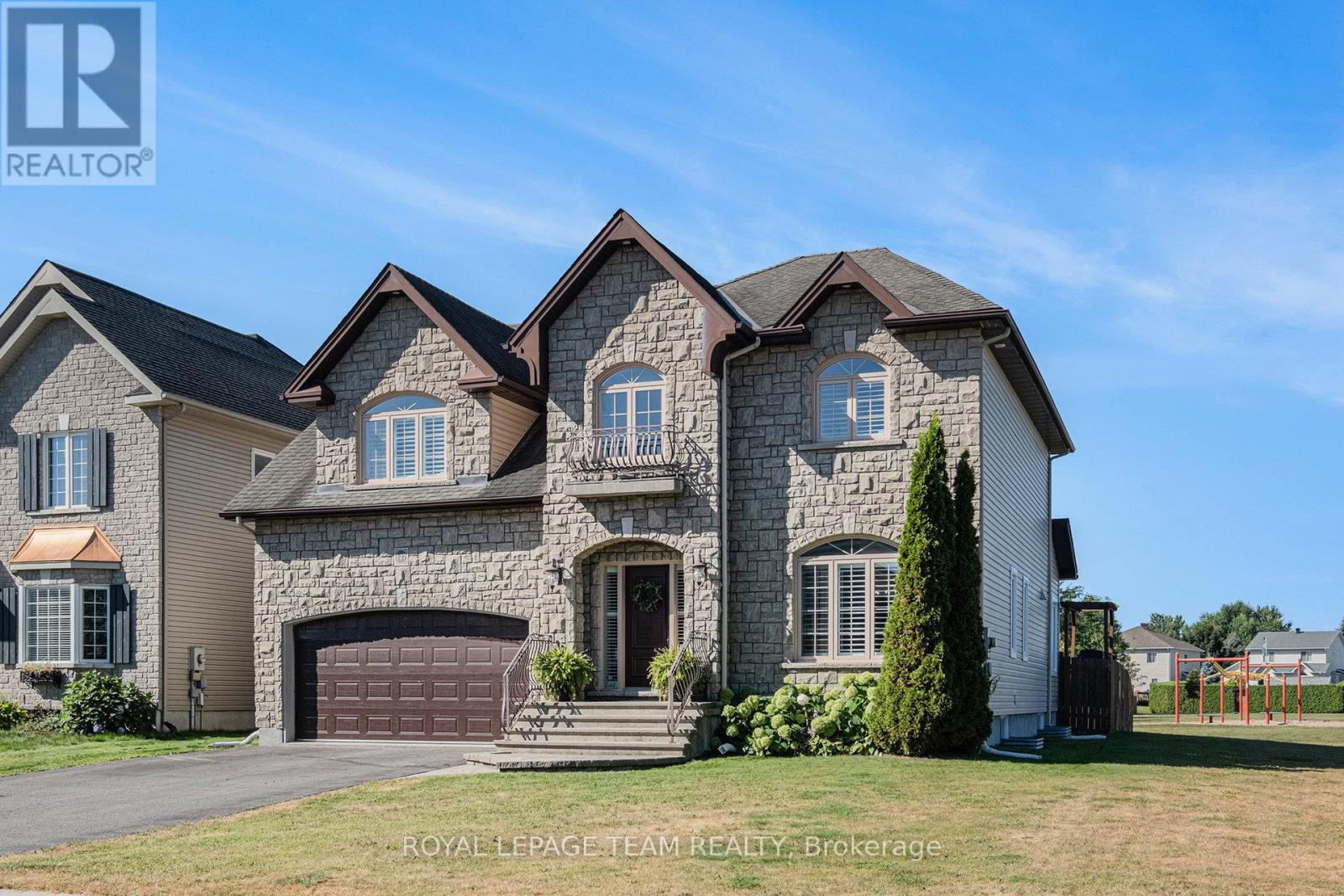 127 LACHAINE STREET, Russell, Ontario