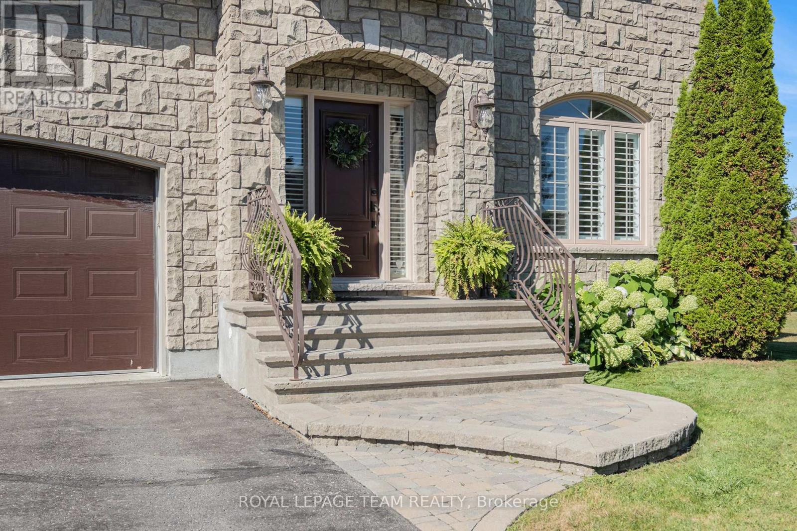 127 Lachaine Street, Russell, Ontario  K0A 1W0 - Photo 3 - X12953508