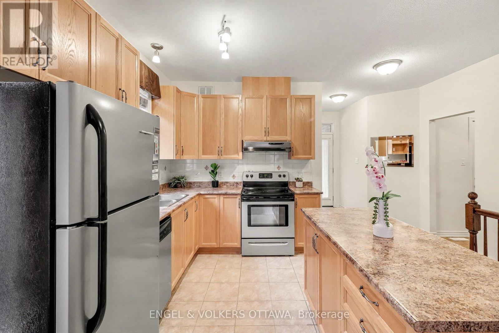 257 Bulrush Crescent, Ottawa, Ontario  K1T 0E5 - Photo 13 - X12953560