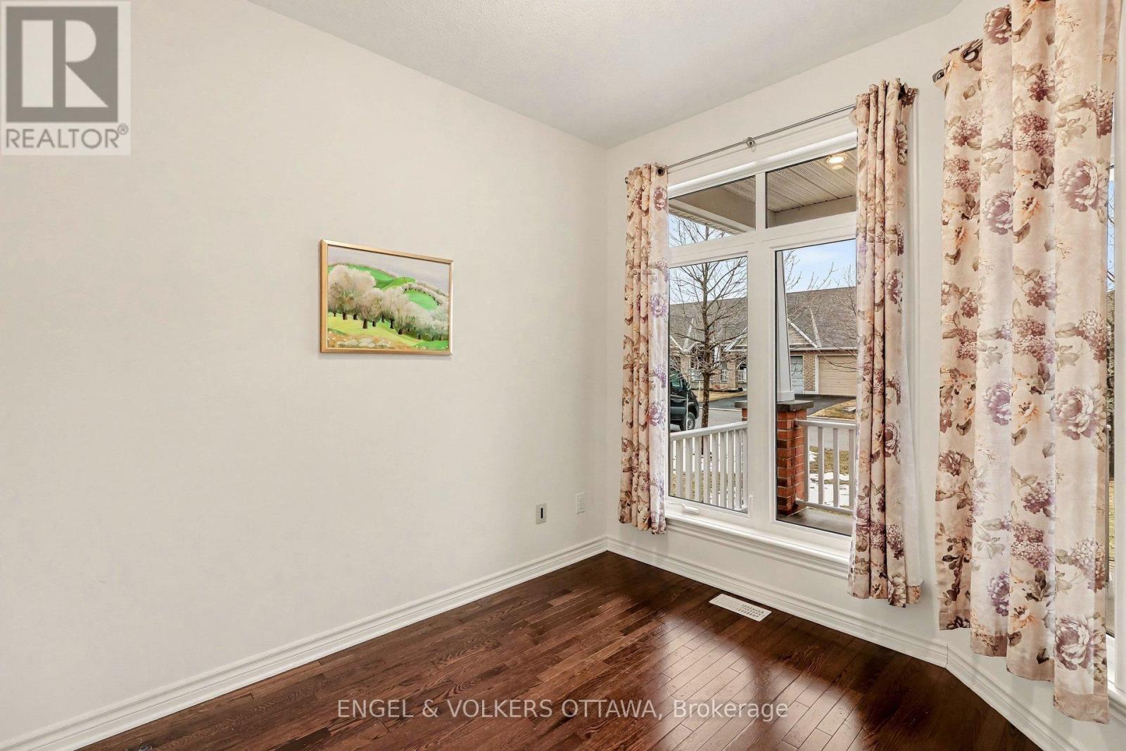 257 Bulrush Crescent, Ottawa, Ontario  K1T 0E5 - Photo 7 - X12953560