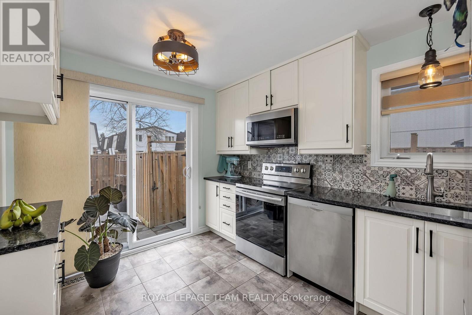 123 - 837 Eastvale Drive, Ottawa, Ontario  K1J 7T5 - Photo 10 - X12953582