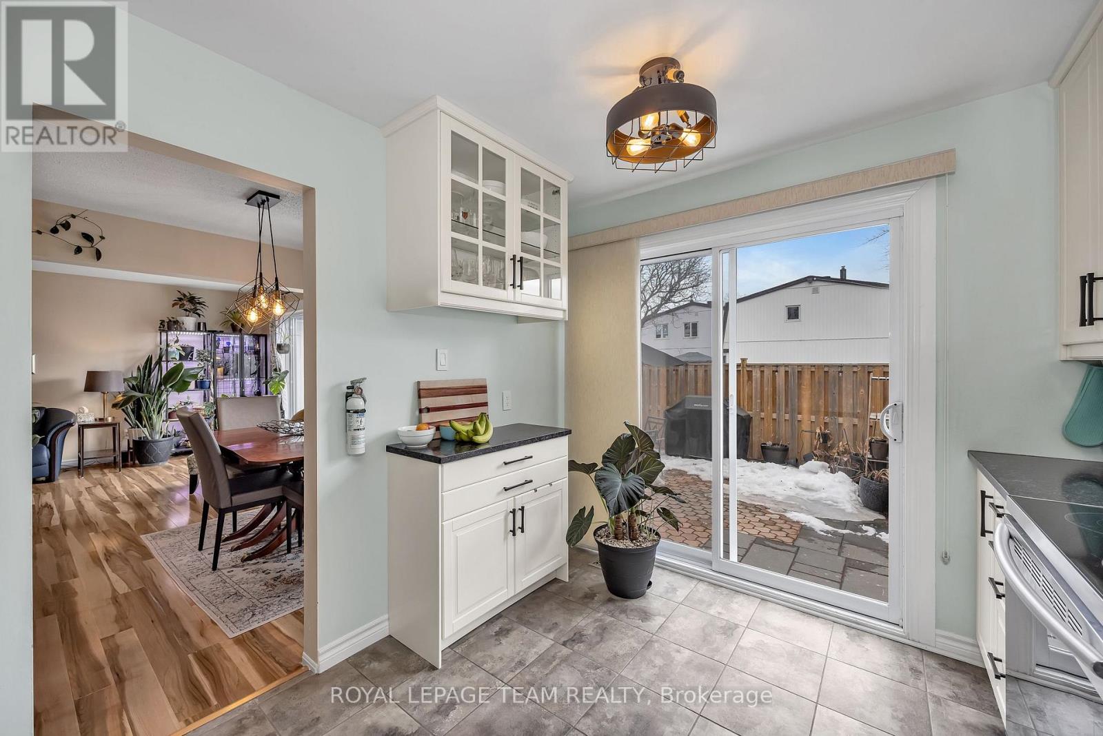 123 - 837 Eastvale Drive, Ottawa, Ontario  K1J 7T5 - Photo 11 - X12953582