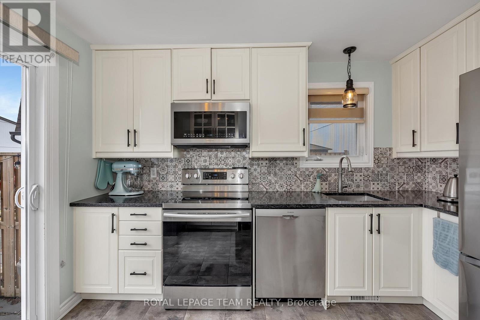 123 - 837 Eastvale Drive, Ottawa, Ontario  K1J 7T5 - Photo 14 - X12953582