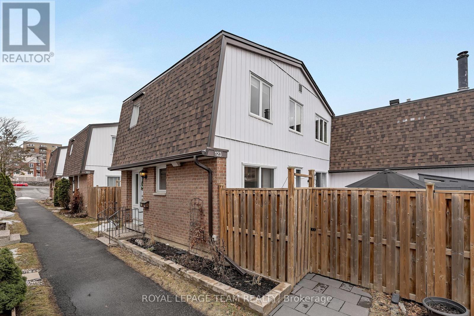 123 - 837 Eastvale Drive, Ottawa, Ontario  K1J 7T5 - Photo 2 - X12953582