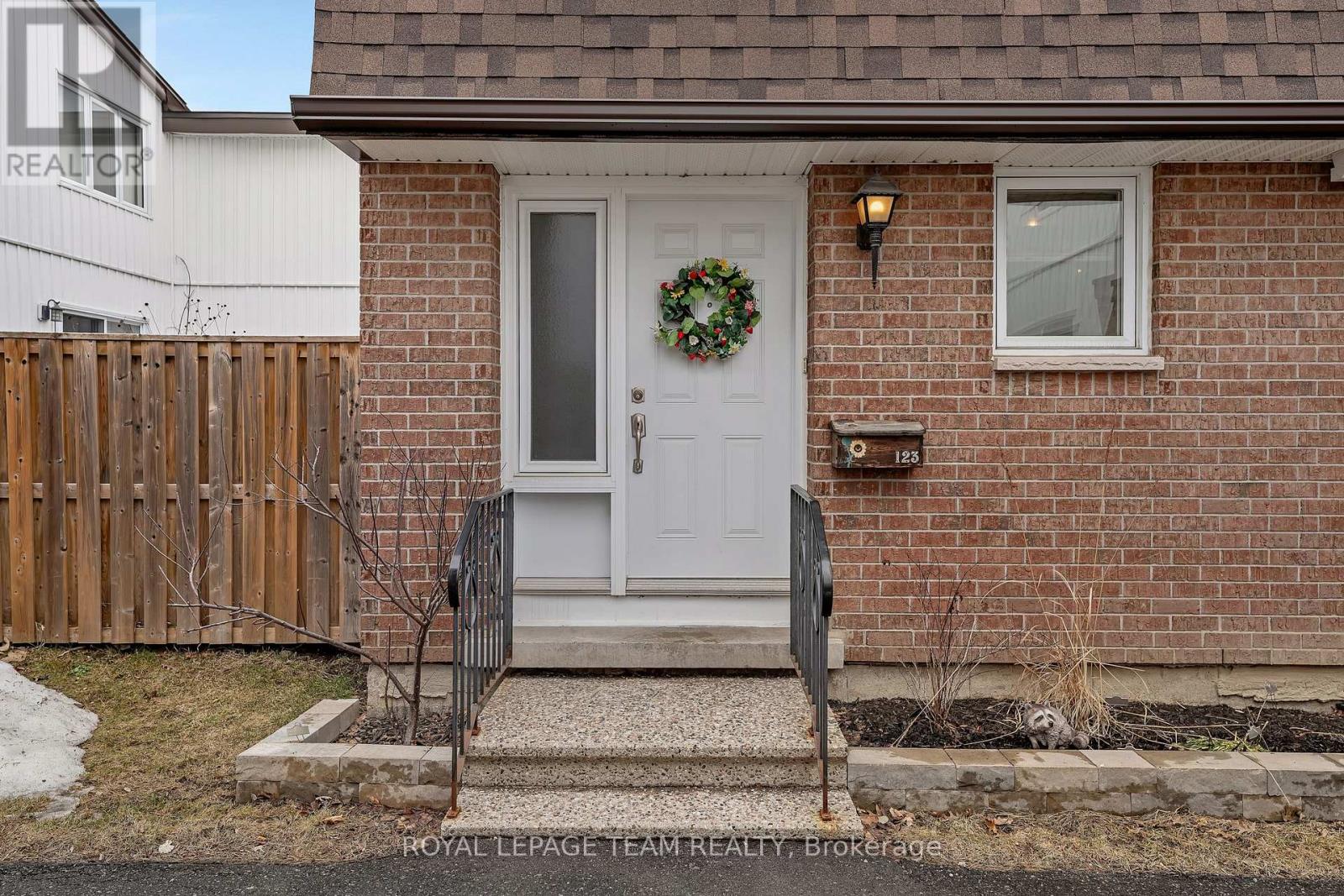 123 - 837 Eastvale Drive, Ottawa, Ontario  K1J 7T5 - Photo 3 - X12953582