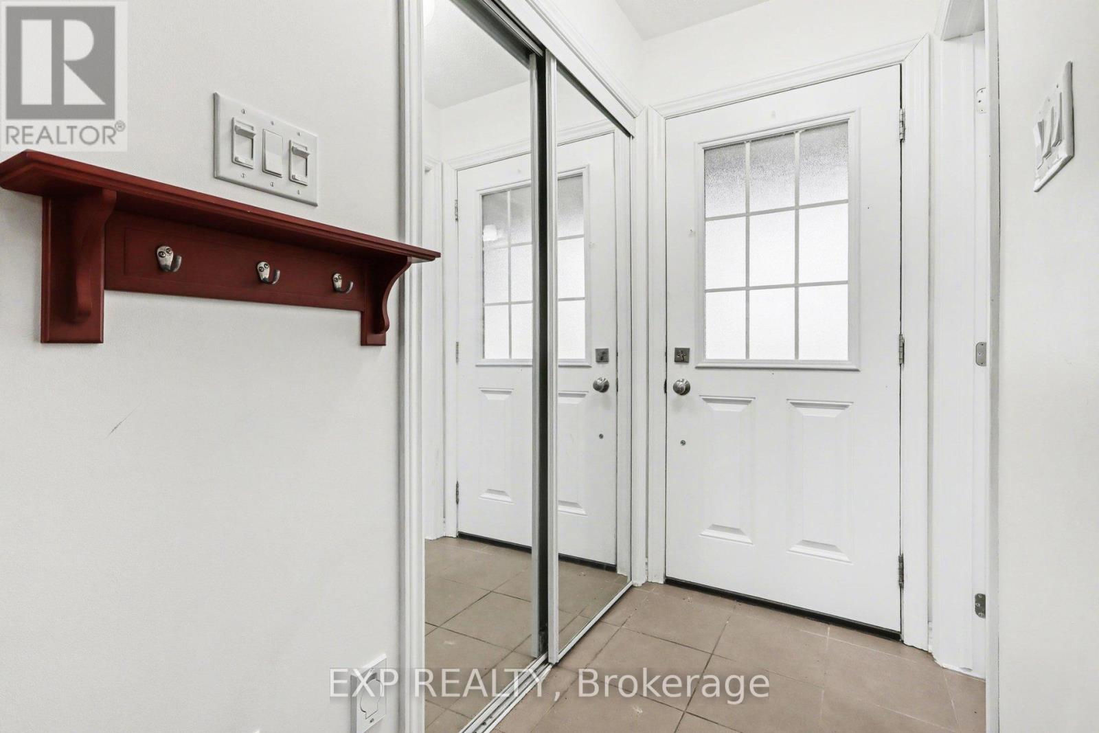 342 Astelia Crescent, Ottawa, Ontario  K2S 0W7 - Photo 3 - X12953614