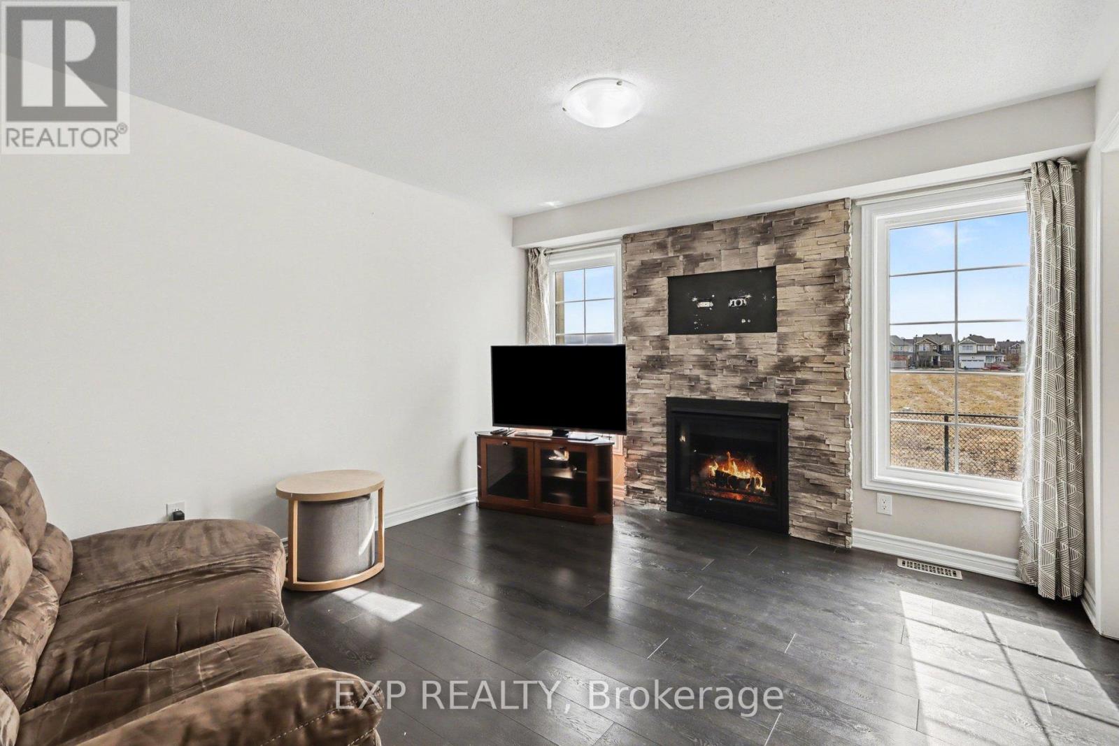 342 Astelia Crescent, Ottawa, Ontario  K2S 0W7 - Photo 5 - X12953614