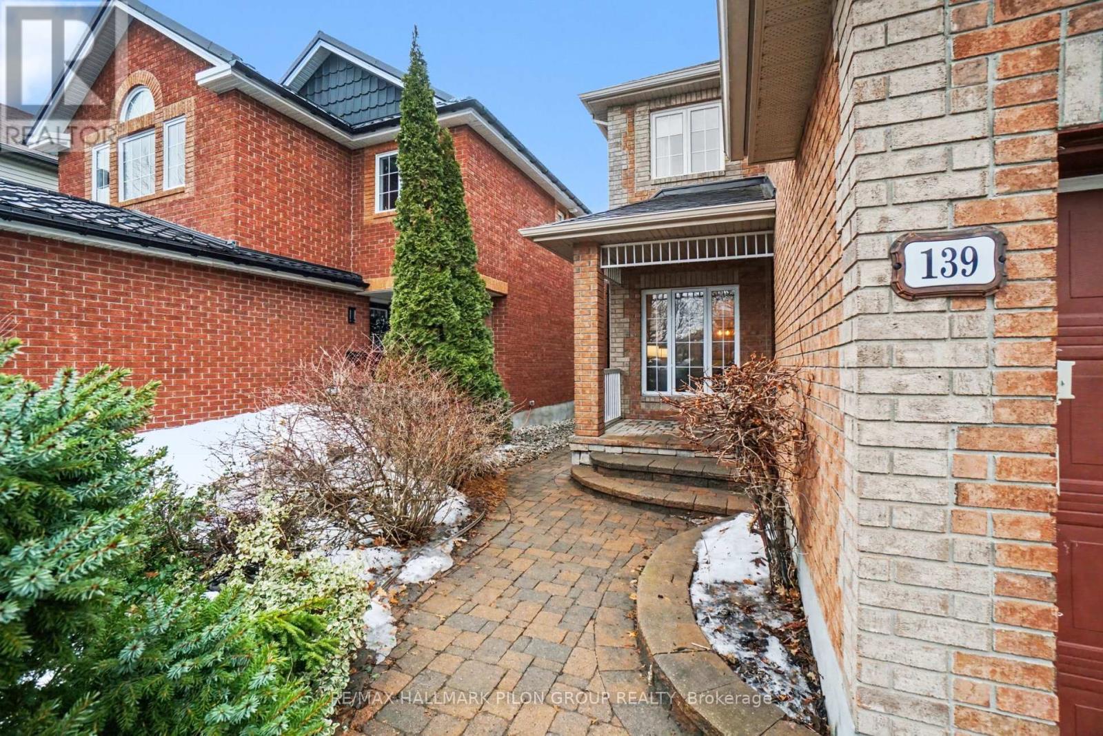 139 Borealis Crescent, Ottawa, Ontario  K1K 4T8 - Photo 2 - X12953660