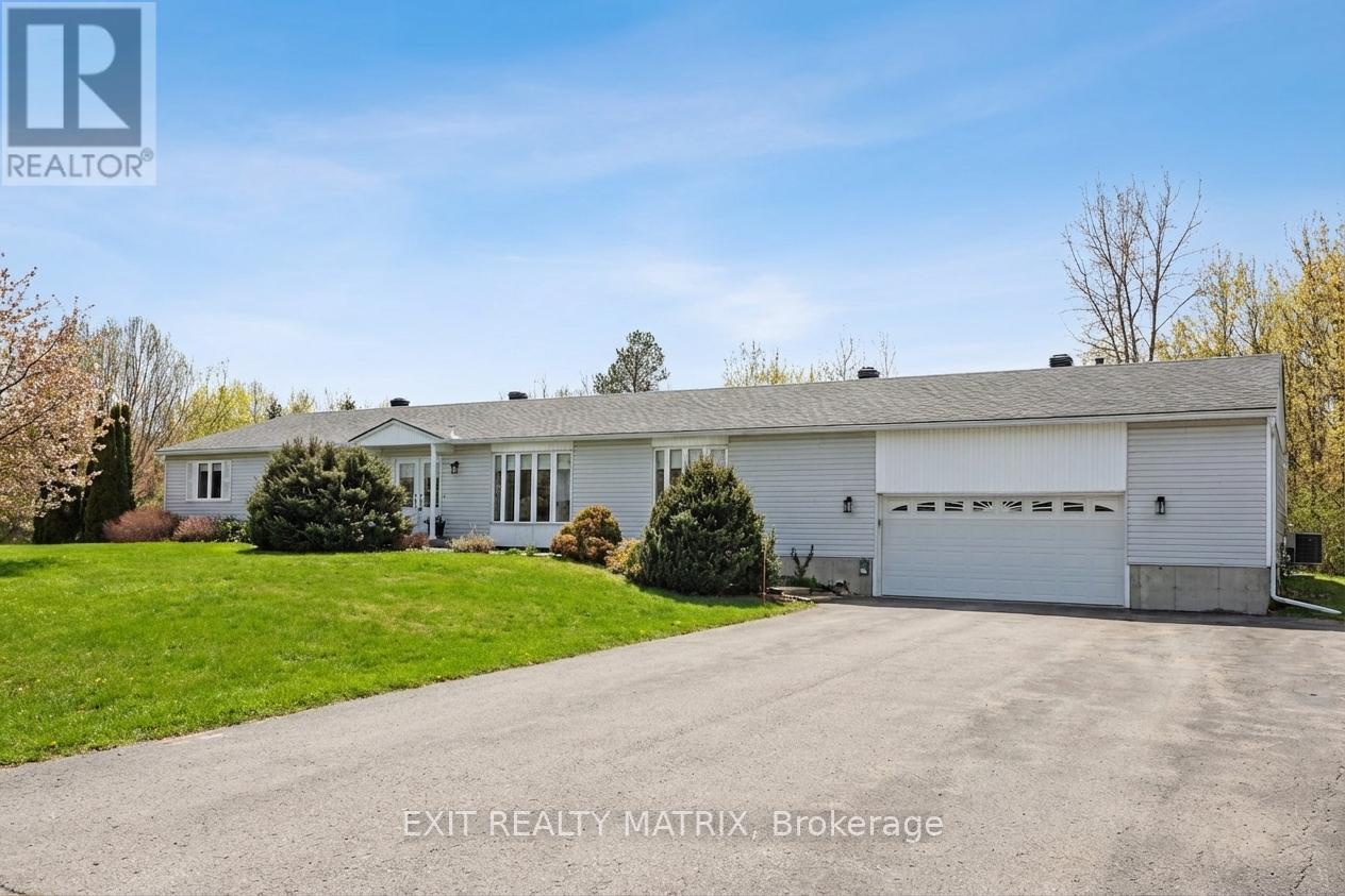 8329 Rodney Farm Drive, Ottawa, Ontario  K0A 2P0 - Photo 2 - X12953698