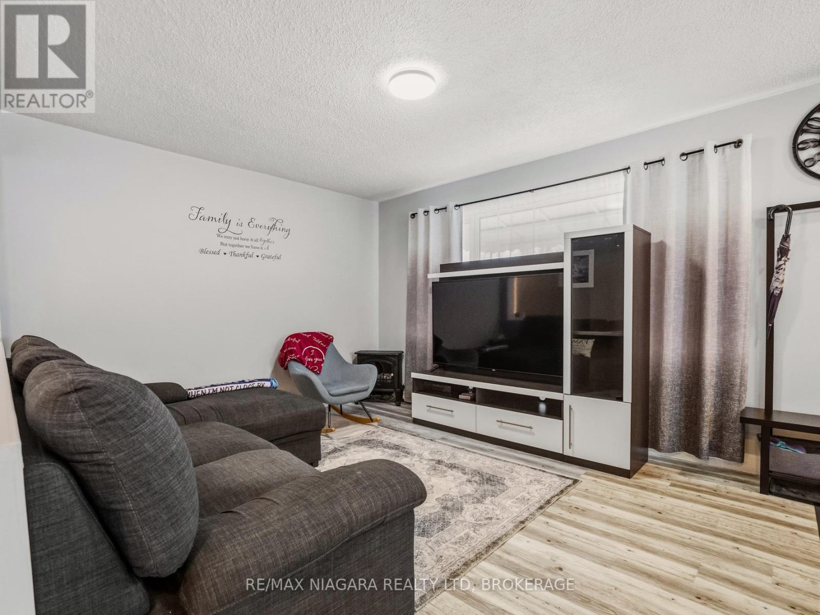 198 Murray Street, Fort Erie, Ontario  L2A 2B6 - Photo 5 - X12953540