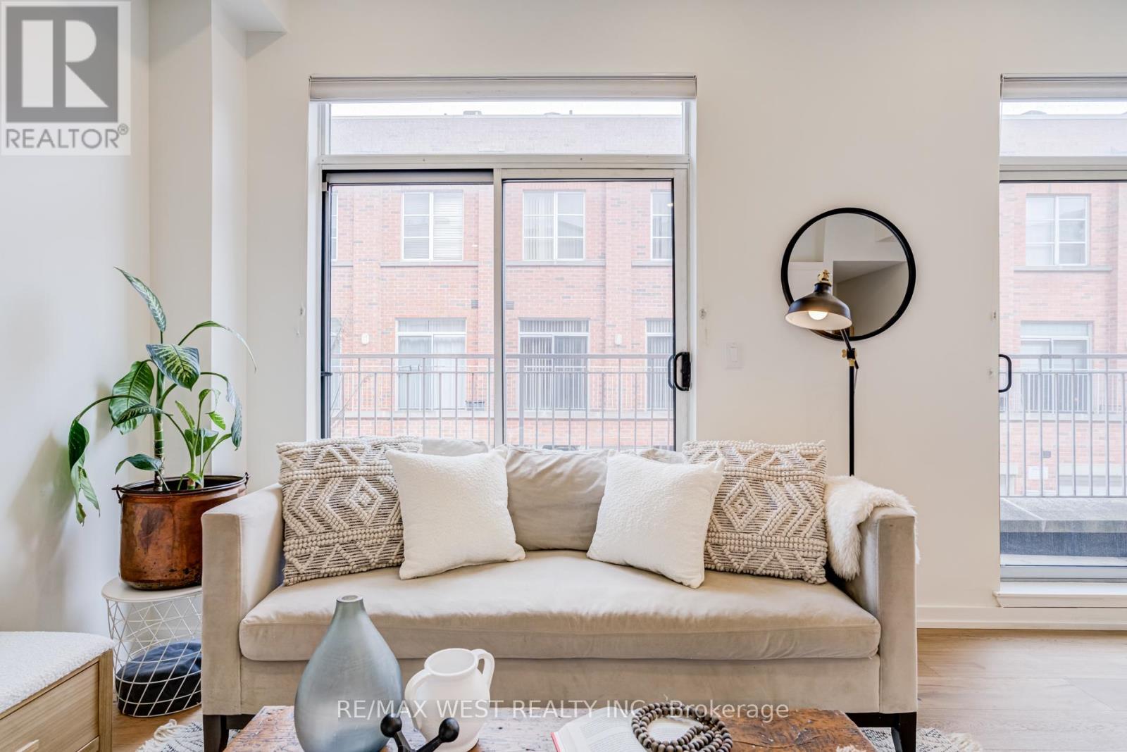 3 - 1396 Bloor Street W, Toronto, Ontario  M6P 4H6 - Photo 14 - W12952792