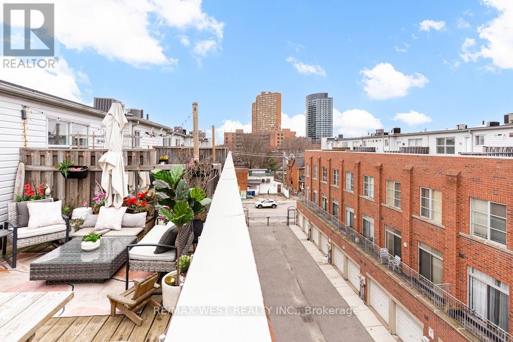 3 - 1396 Bloor Street W, Toronto, Ontario  M6P 4H6 - Photo 27 - W12952792