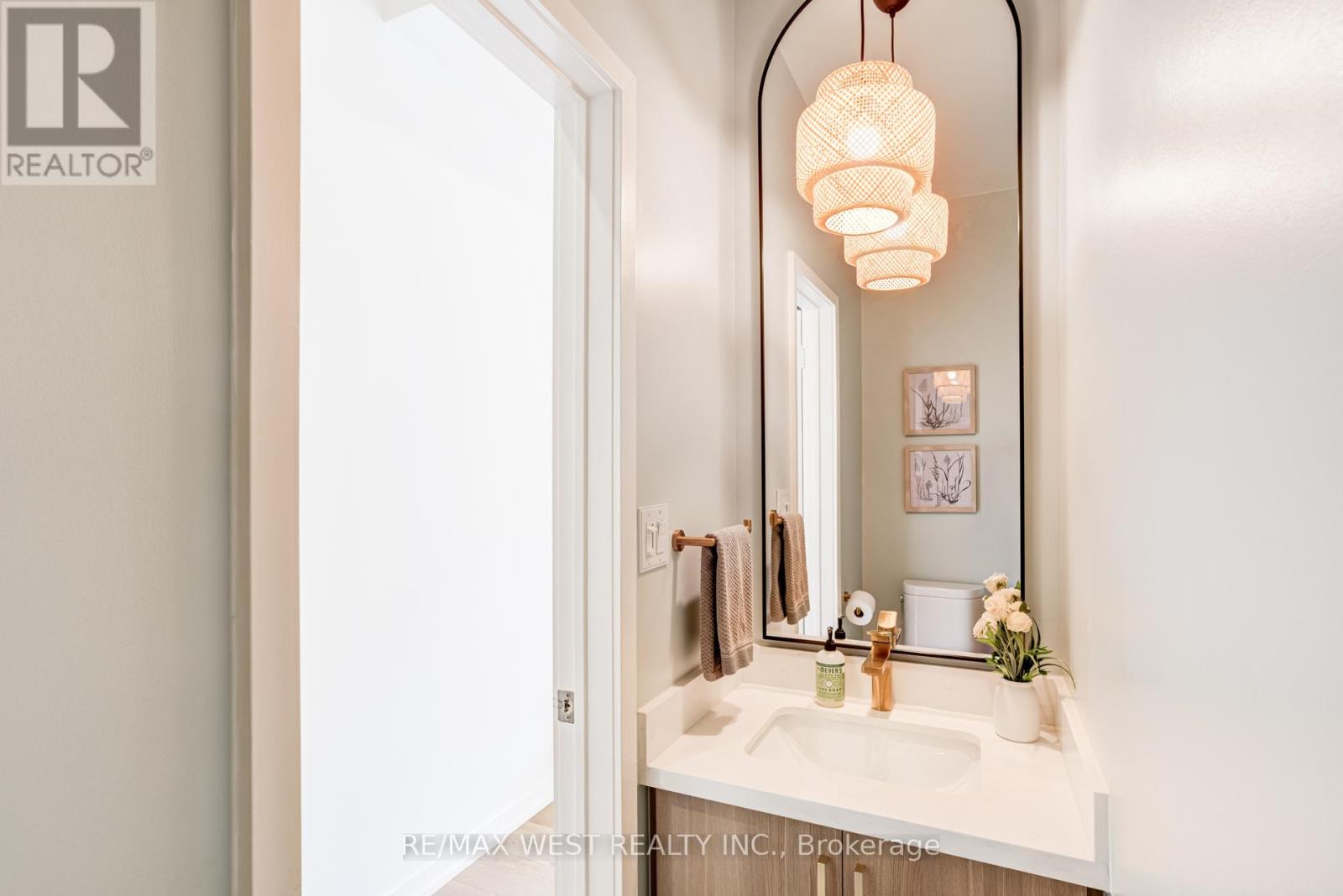 3 - 1396 Bloor Street W, Toronto, Ontario  M6P 4H6 - Photo 15 - W12952792