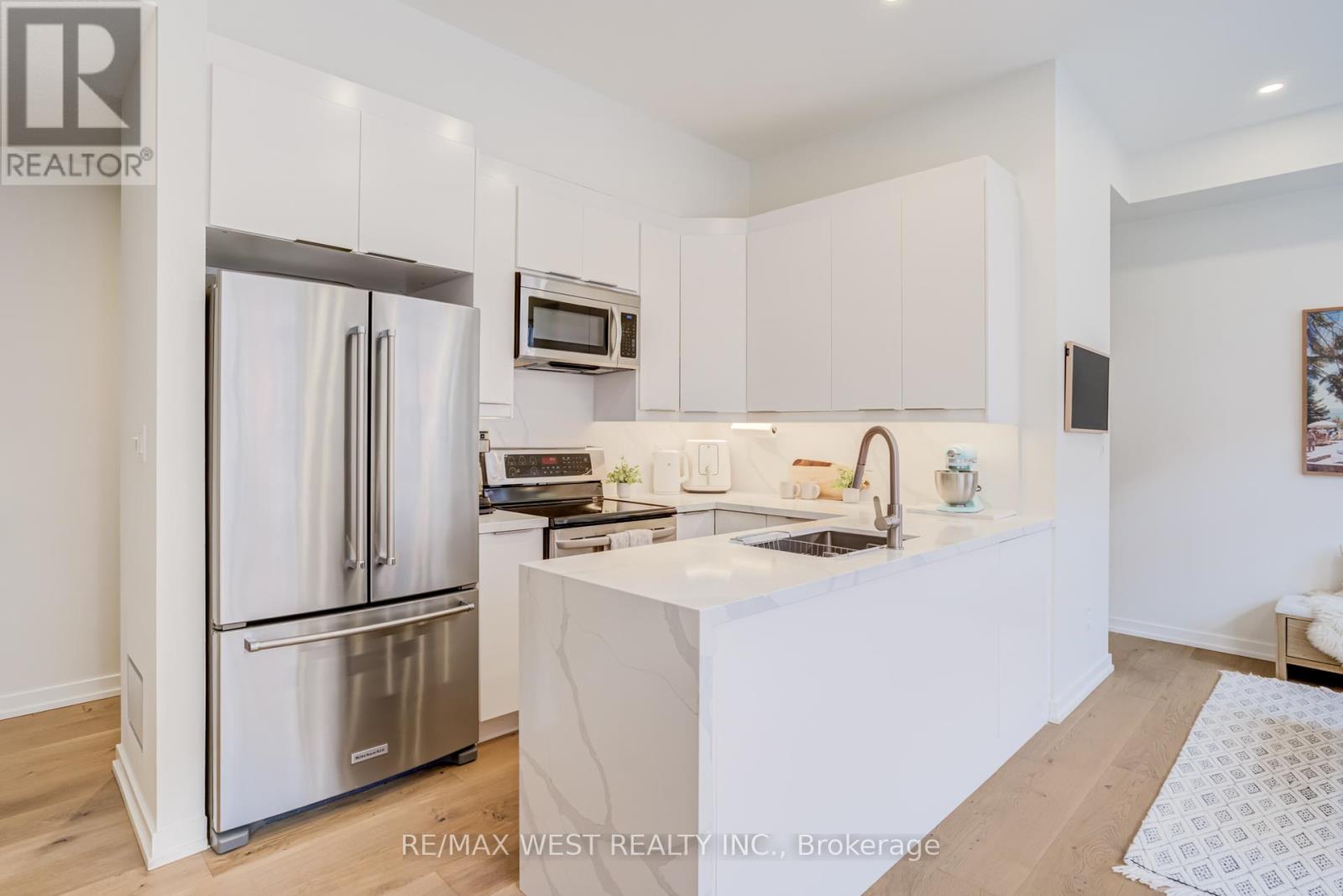 3 - 1396 Bloor Street W, Toronto, Ontario  M6P 4H6 - Photo 5 - W12952792