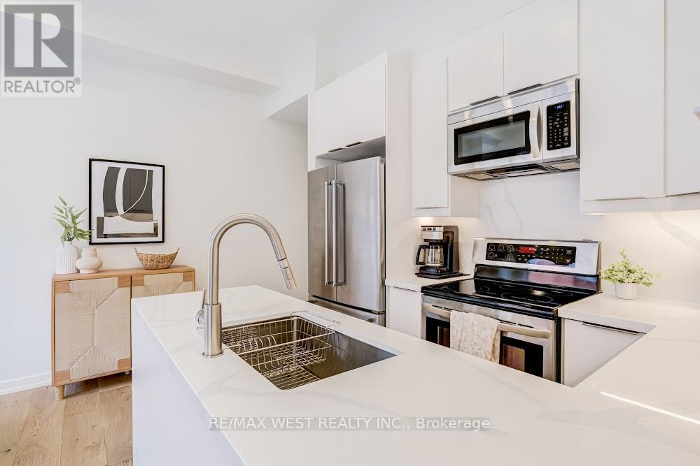 3 - 1396 Bloor Street W, Toronto, Ontario  M6P 4H6 - Photo 7 - W12952792