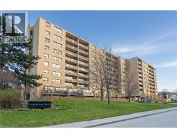 15 NICKLAUS Drive Unit# 11, Hamilton, Ontario