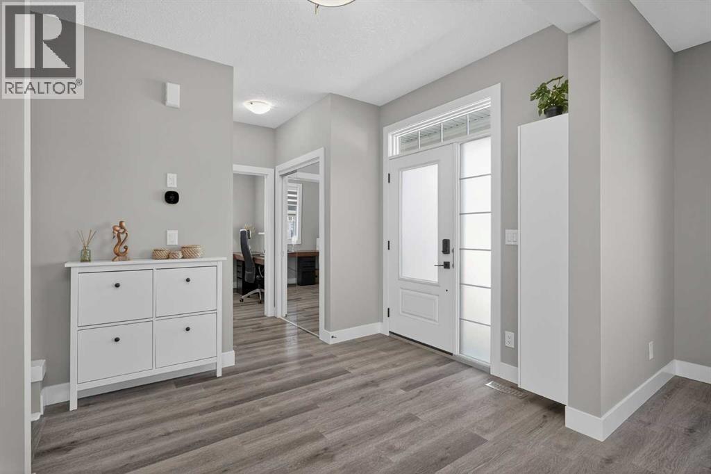 167 Yorkstone Way SW, Calgary, Alberta  T2X 4S3 - Photo 4 - A2295135