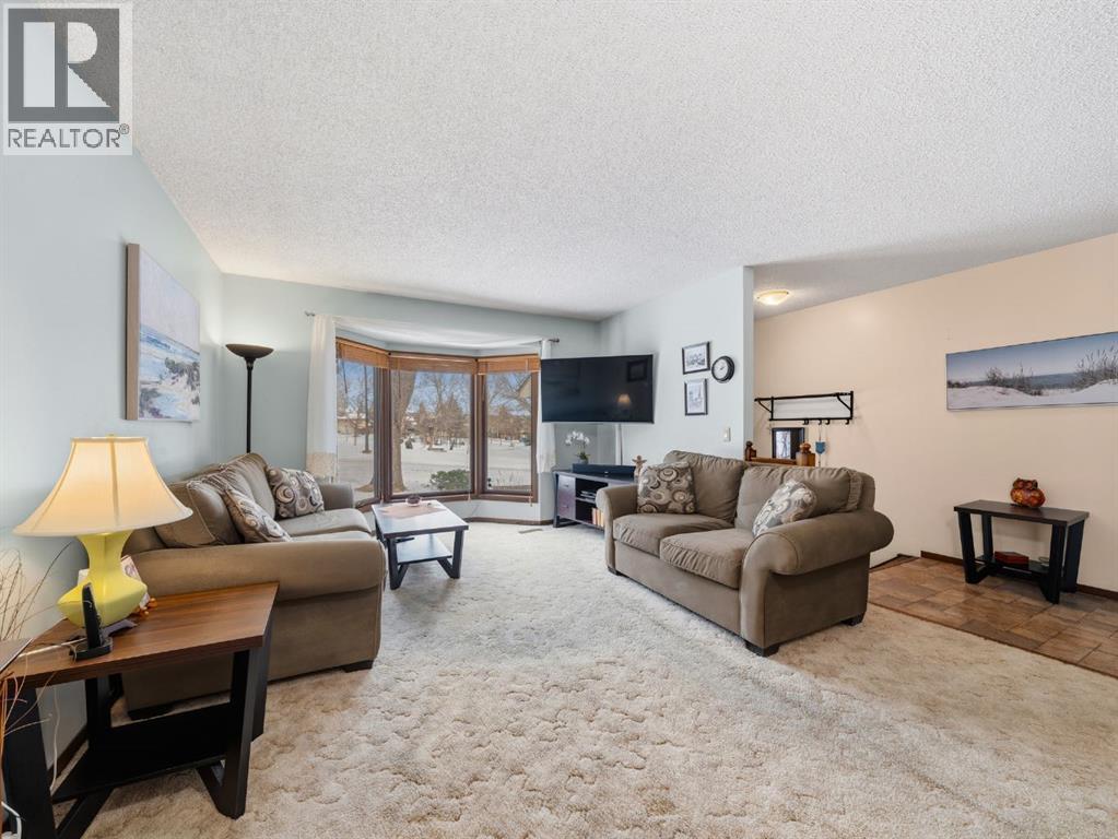 19 Scenic Green NW, Calgary, Alberta  T3L 1A1 - Photo 6 - A2296929