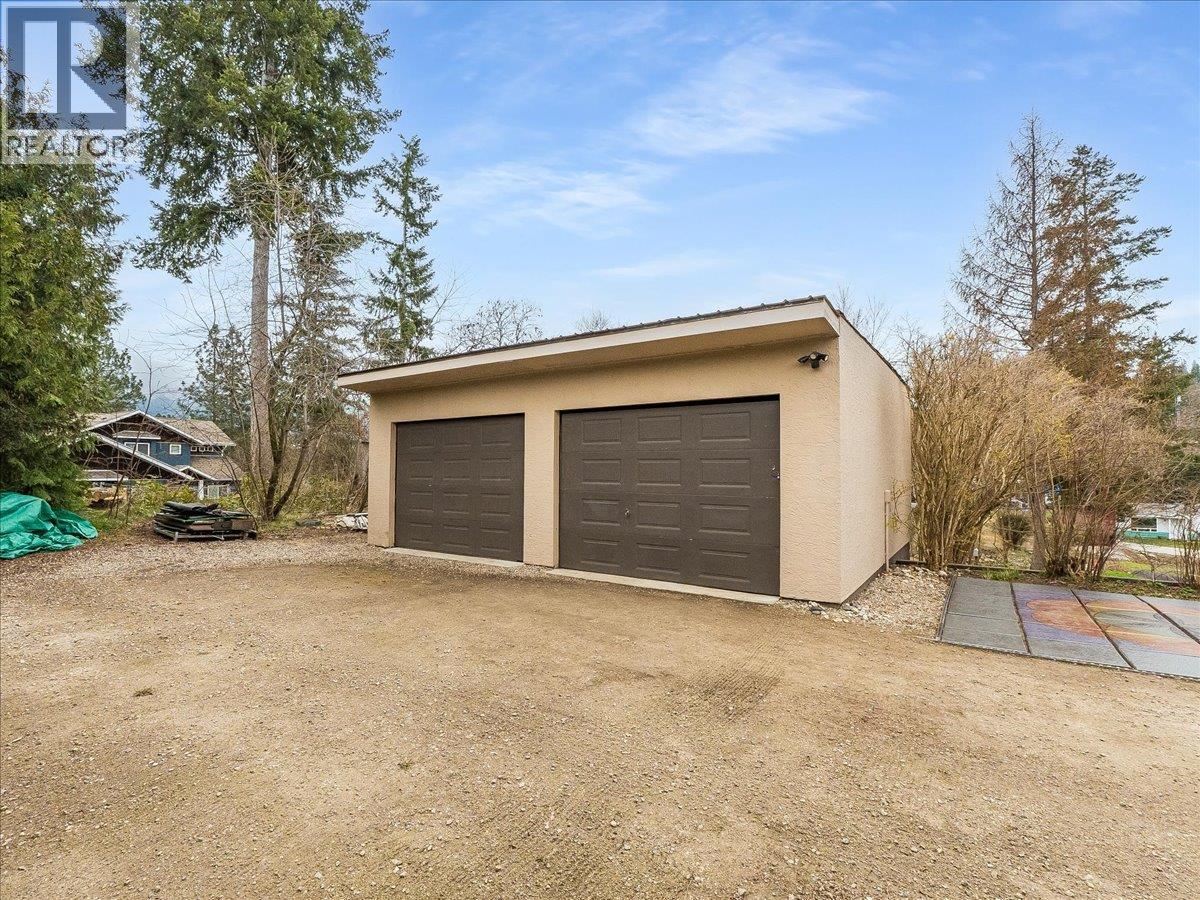 1115 7th Avenue, Castlegar, British Columbia  V1N 1S5 - Photo 9 - 10381532