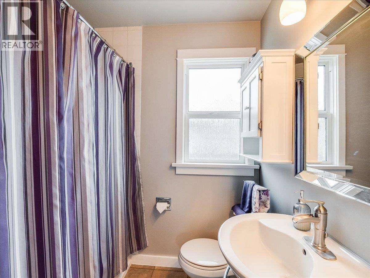 1115 7th Avenue, Castlegar, British Columbia  V1N 1S5 - Photo 25 - 10381532