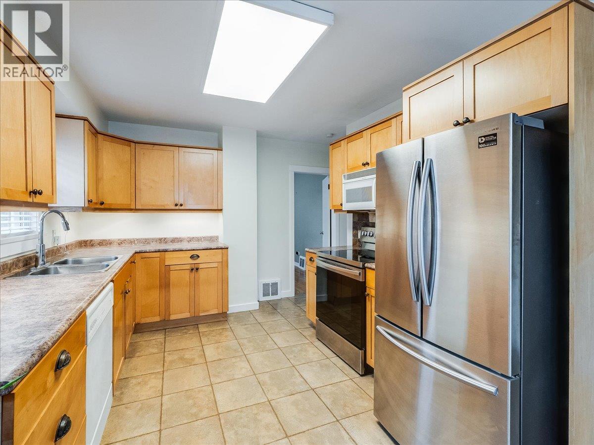 1115 7th Avenue, Castlegar, British Columbia  V1N 1S5 - Photo 14 - 10381532