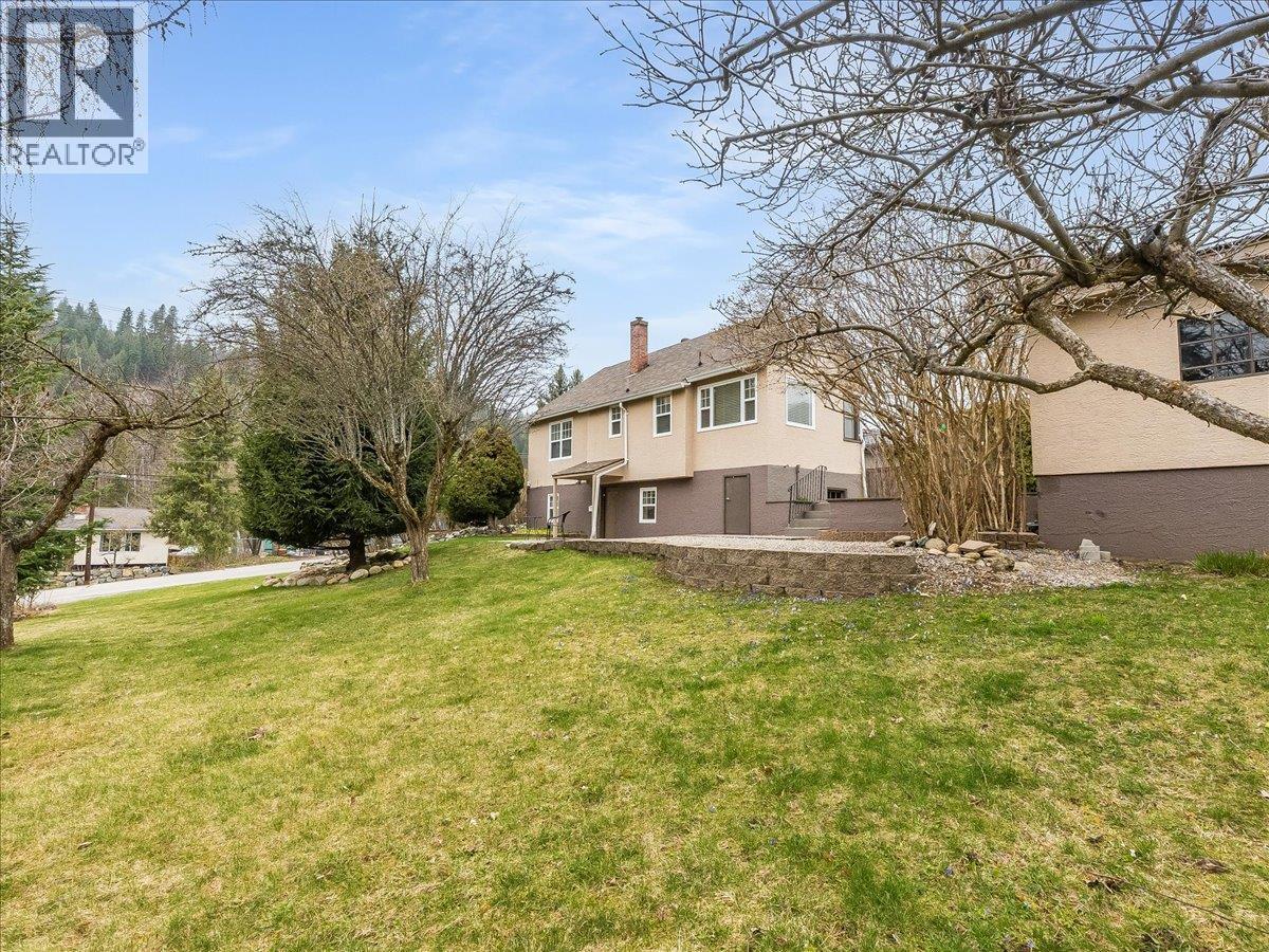 1115 7th Avenue, Castlegar, British Columbia  V1N 1S5 - Photo 43 - 10381532