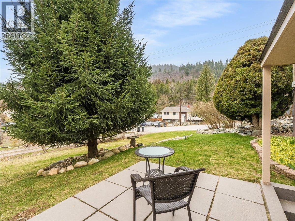 1115 7th Avenue, Castlegar, British Columbia  V1N 1S5 - Photo 13 - 10381532