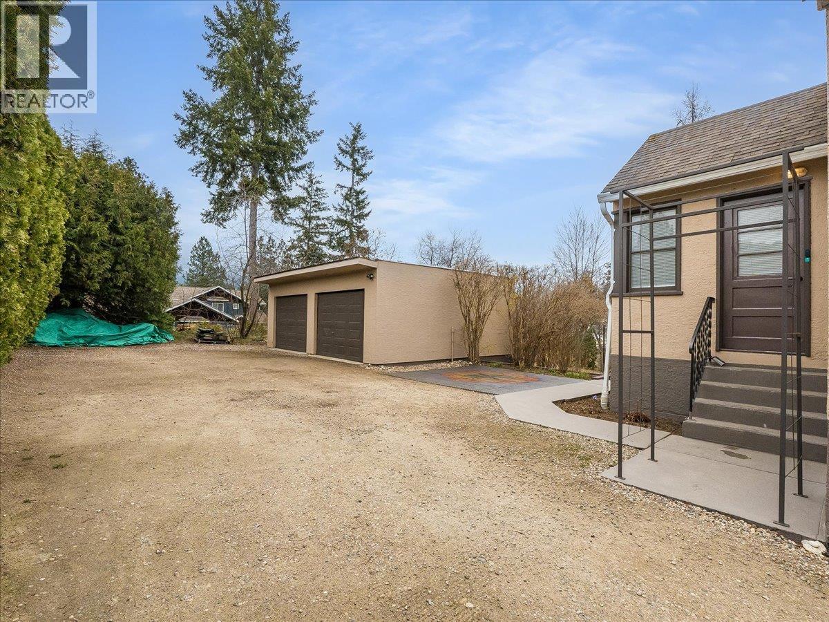 1115 7th Avenue, Castlegar, British Columbia  V1N 1S5 - Photo 8 - 10381532