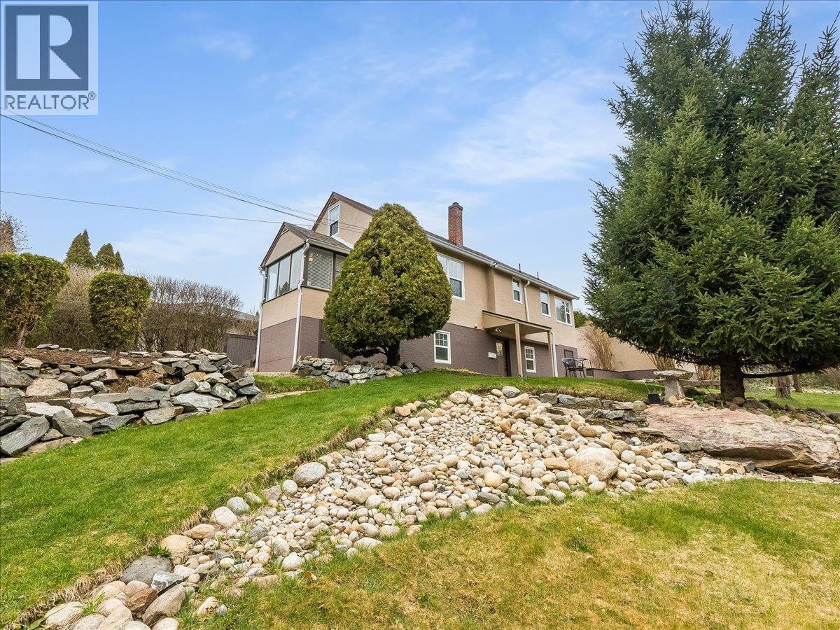 1115 7th Avenue, Castlegar, British Columbia  V1N 1S5 - Photo 4 - 10381532