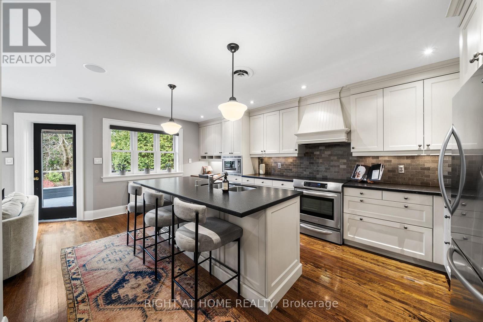 113 Eastbourne Avenue, Toronto, Ontario  M5P 2G4 - Photo 12 - C12953538