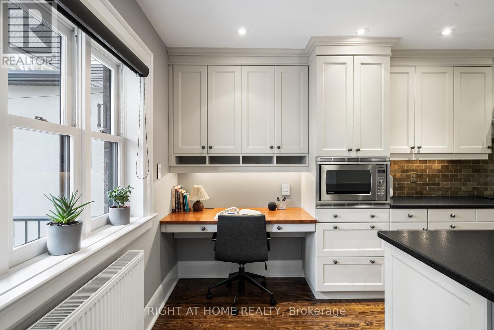 113 Eastbourne Avenue, Toronto, Ontario  M5P 2G4 - Photo 16 - C12953538