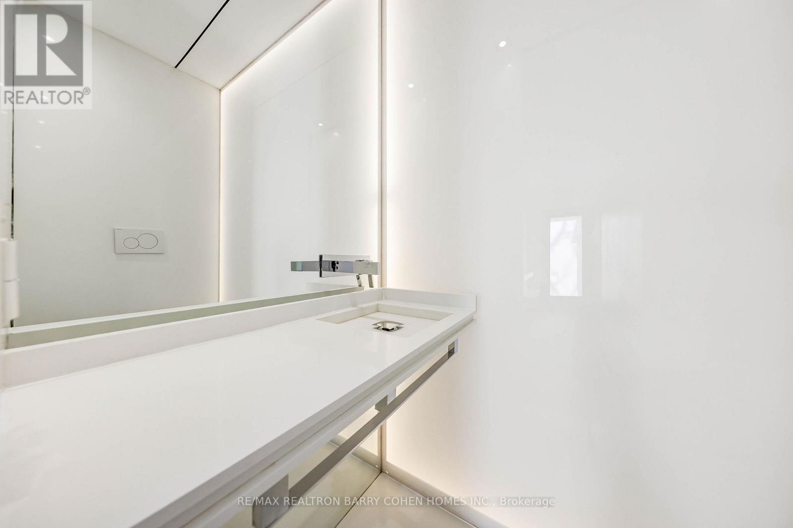 6 Bannatyne Drive, Toronto, Ontario  M2L 2N7 - Photo 19 - C12953646