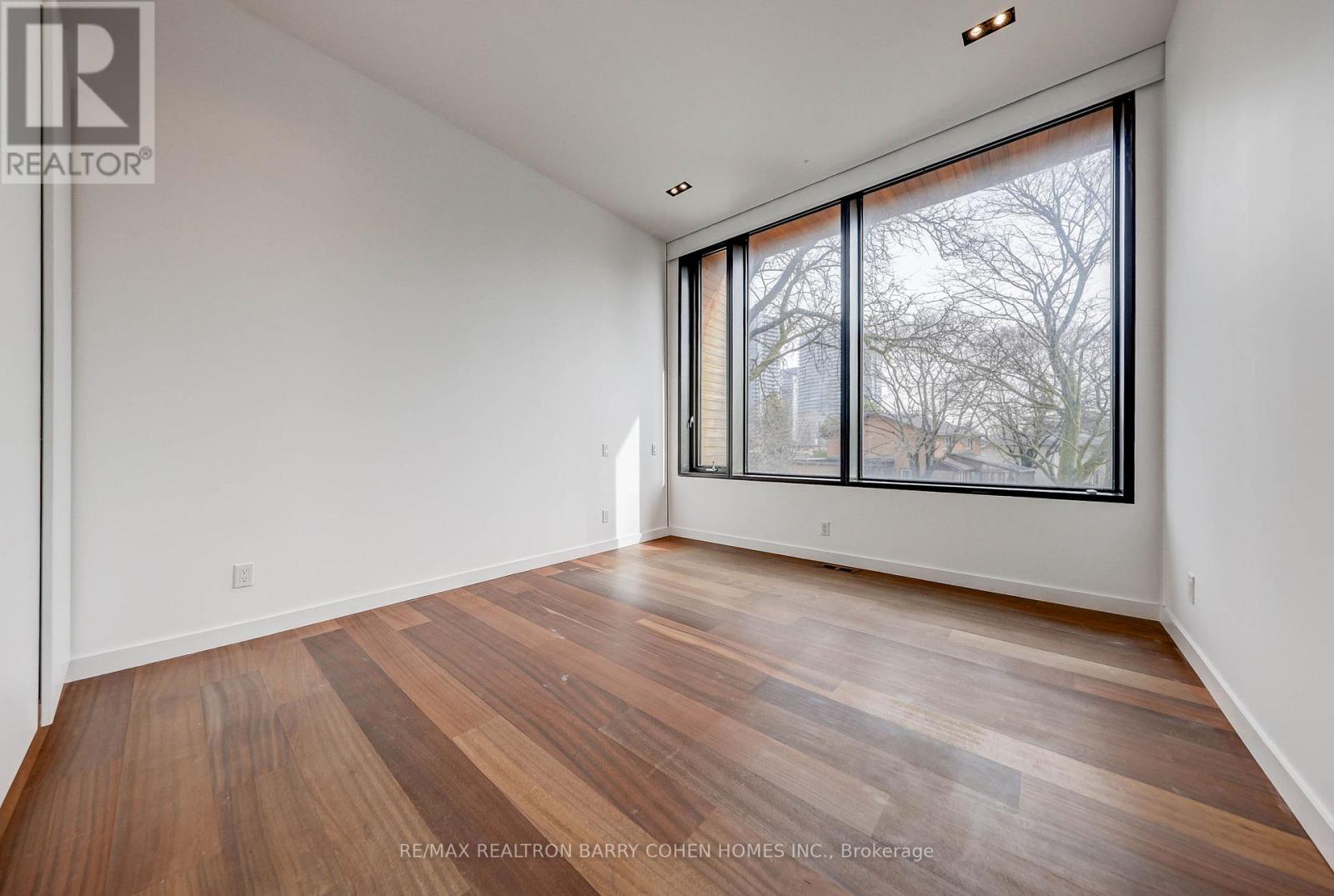 6 Bannatyne Drive, Toronto, Ontario  M2L 2N7 - Photo 23 - C12953646