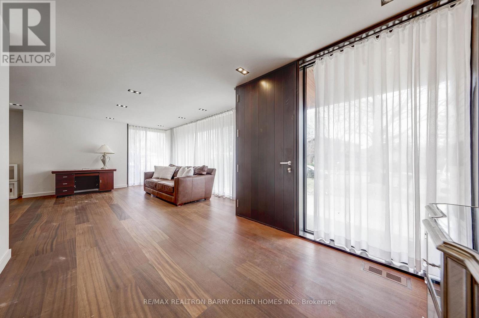 6 Bannatyne Drive, Toronto, Ontario  M2L 2N7 - Photo 4 - C12953646