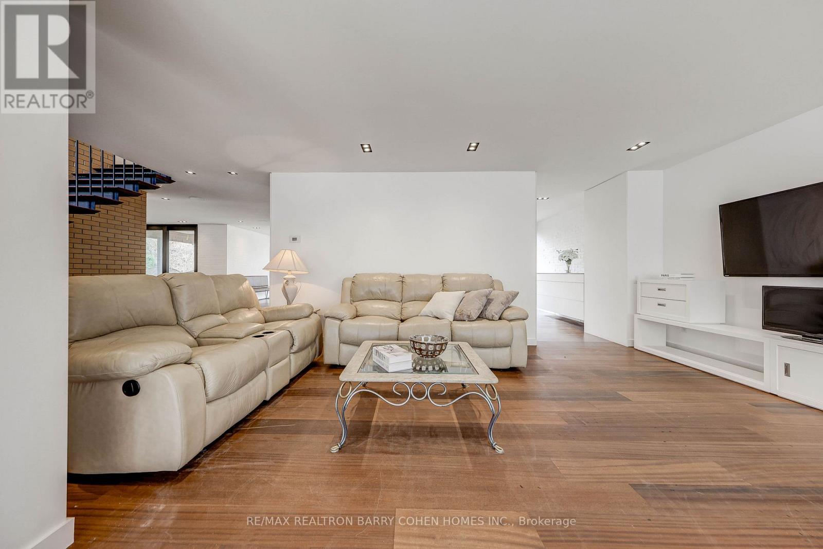 6 Bannatyne Drive, Toronto, Ontario  M2L 2N7 - Photo 7 - C12953646