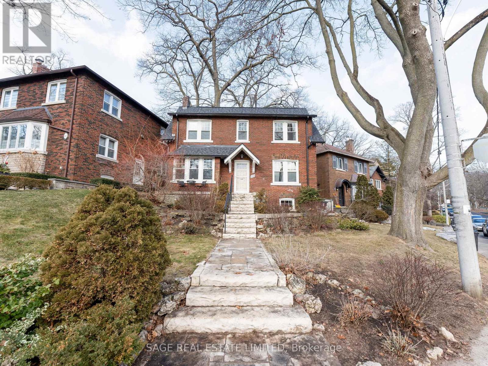 252 Glen Manor Drive W, Toronto, Ontario  M4E 2Y2 - Photo 1 - E12953536