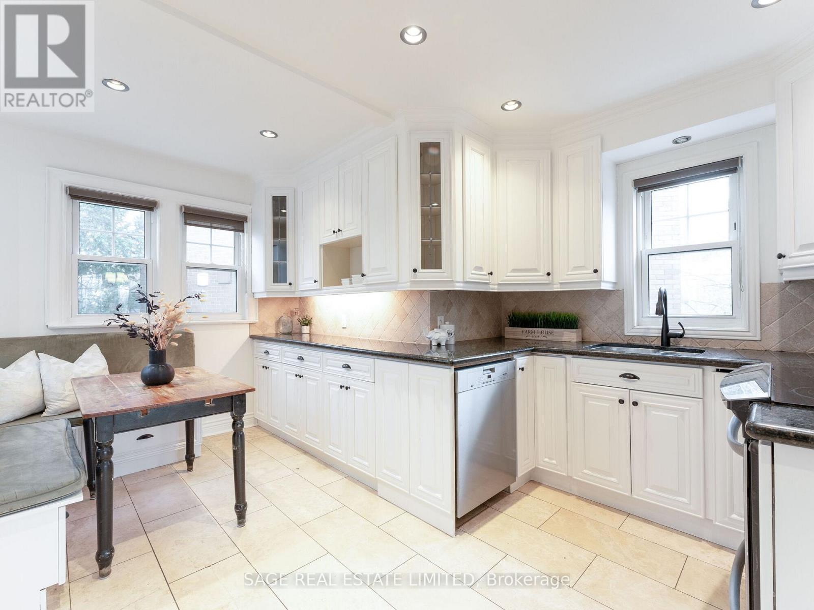 252 Glen Manor Drive W, Toronto, Ontario  M4E 2Y2 - Photo 13 - E12953536