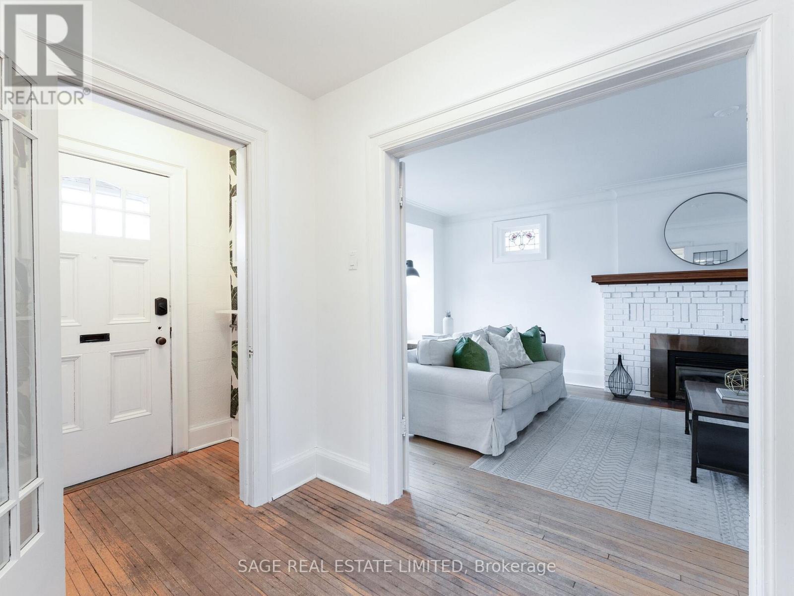 252 Glen Manor Drive W, Toronto, Ontario  M4E 2Y2 - Photo 3 - E12953536