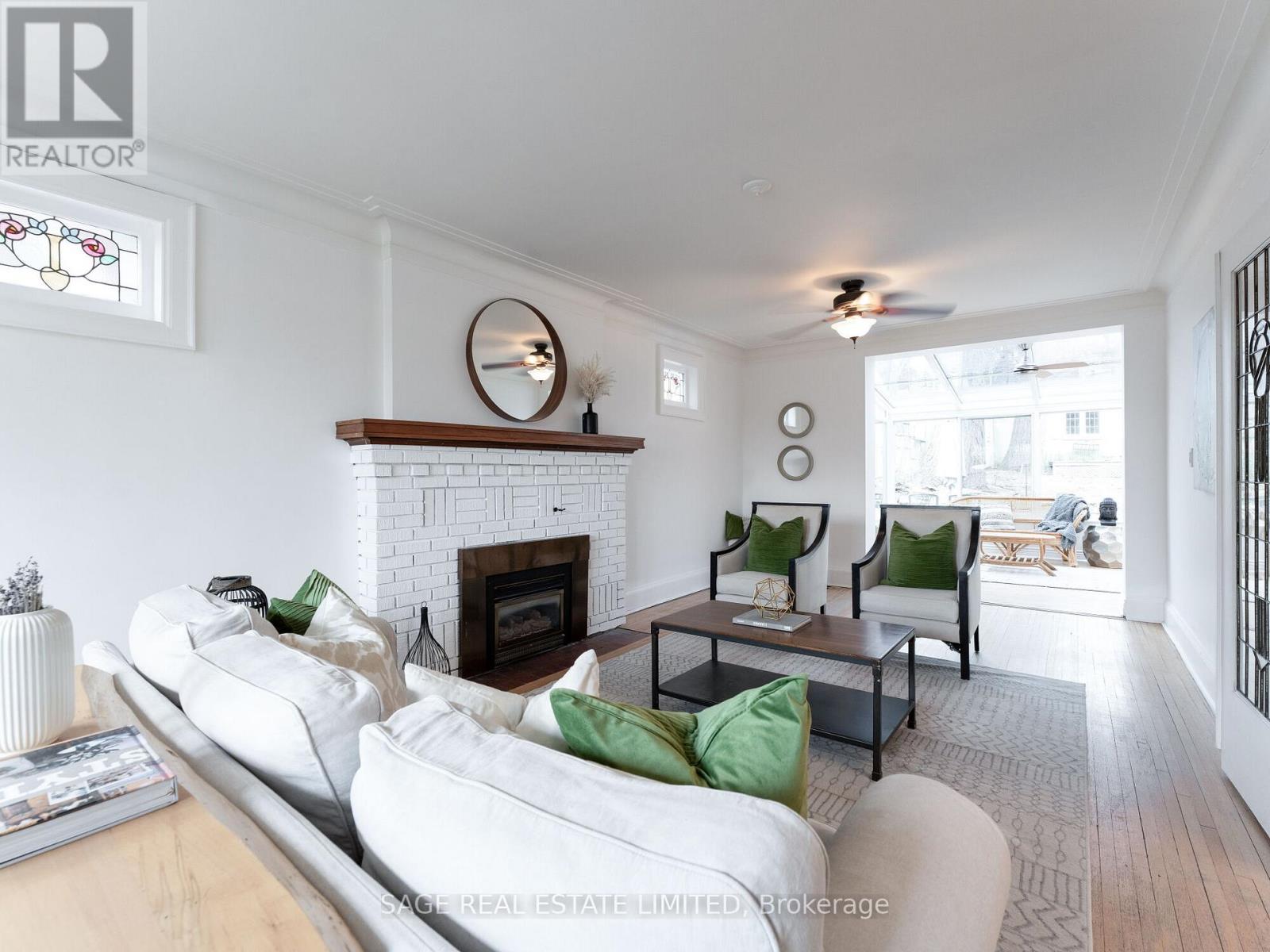 252 Glen Manor Drive W, Toronto, Ontario  M4E 2Y2 - Photo 4 - E12953536