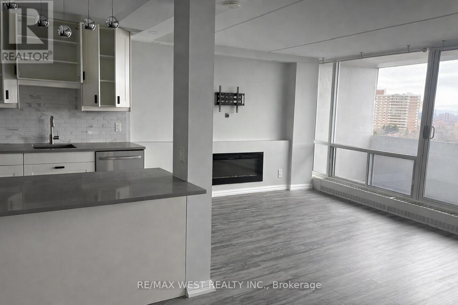 1112 - 2 Glamorgan Avenue, Toronto, Ontario  M1P 2M8 - Photo 1 - E12953588