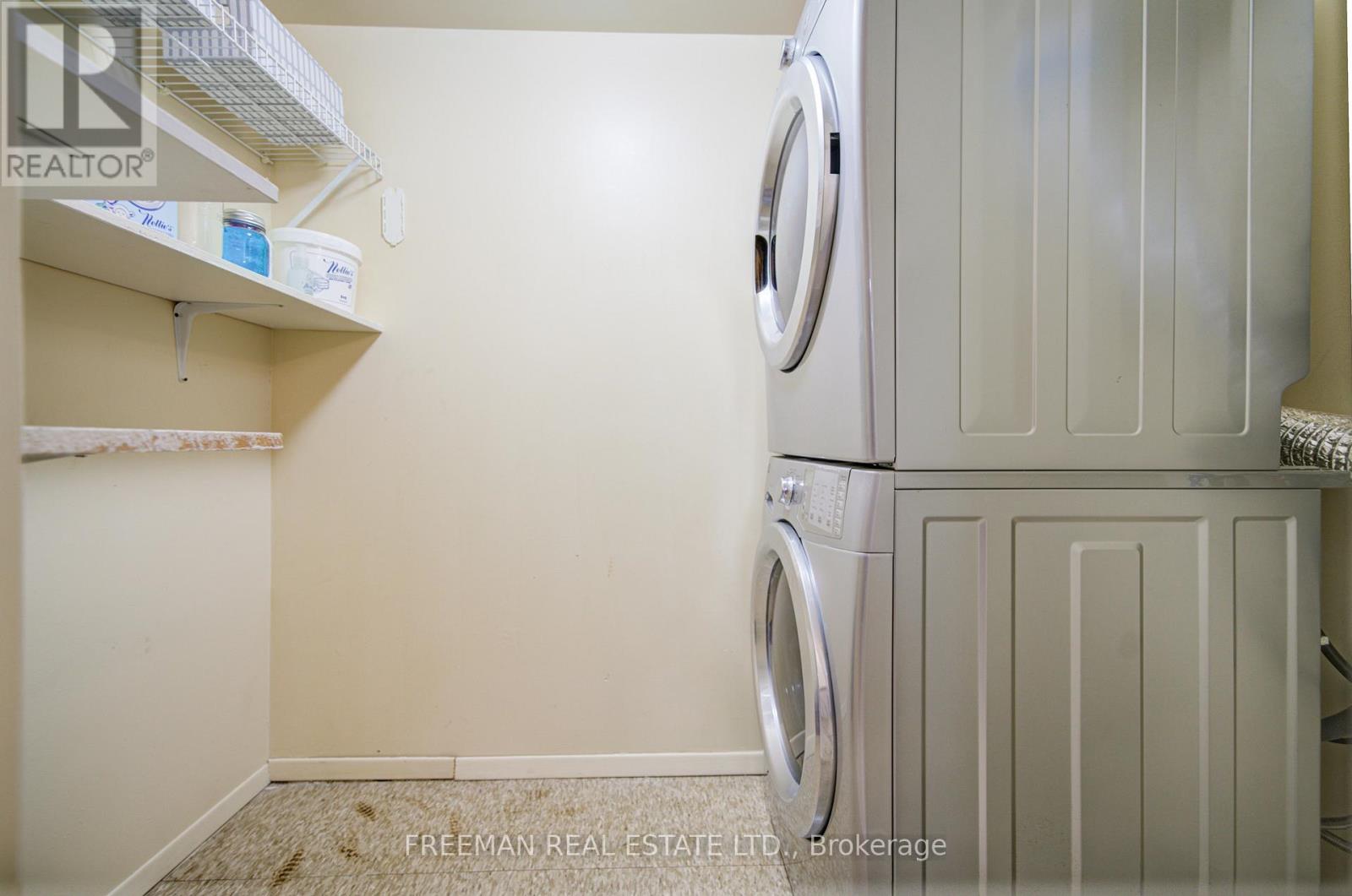 2405 - 633 Bay Street, Toronto, Ontario  M5G 2G4 - Photo 12 - C12953544