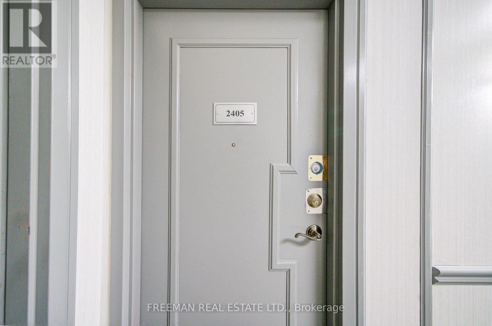 2405 - 633 Bay Street, Toronto, Ontario  M5G 2G4 - Photo 3 - C12953544